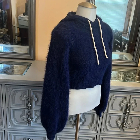 House of Harlow 1960 x REVOLVE Vaughn Eyelash Fuzzy Pullover Hoodie Deep Blue XS - Picture 2 of 11